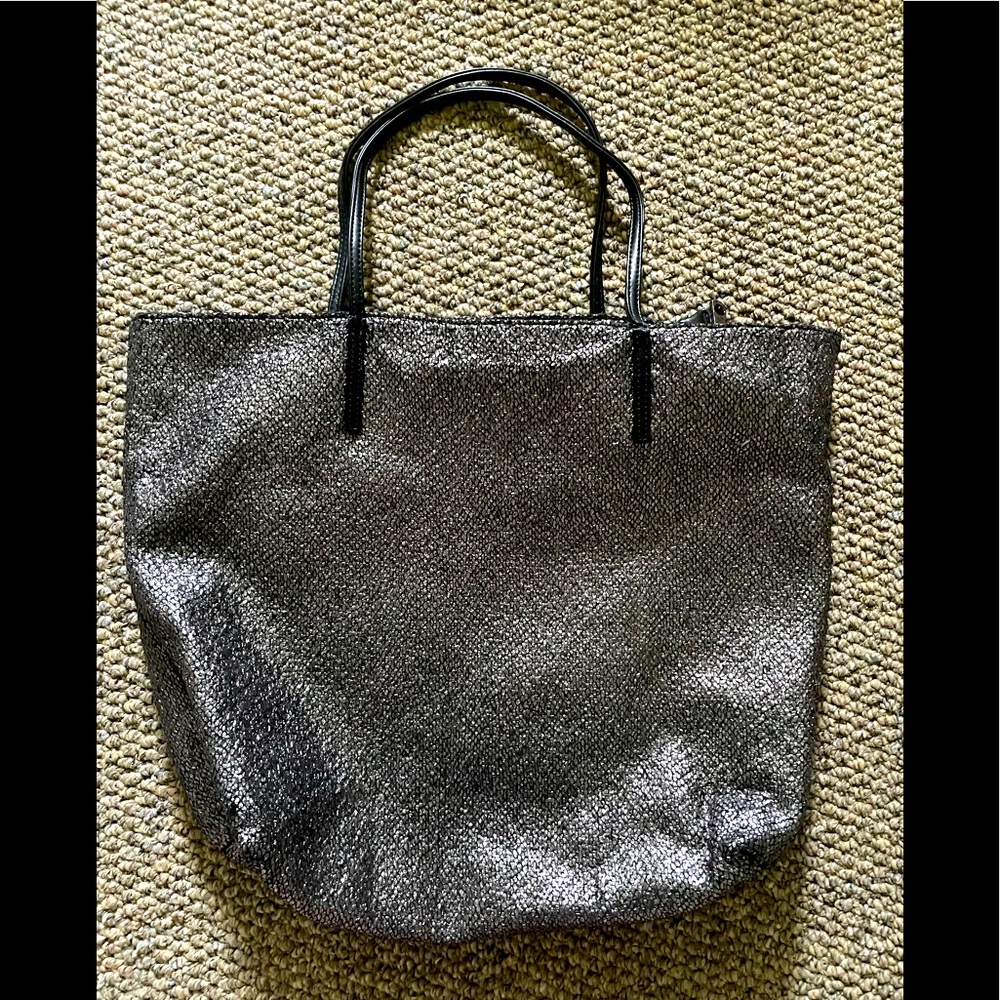 Monserat de Lucca shiny silver tote